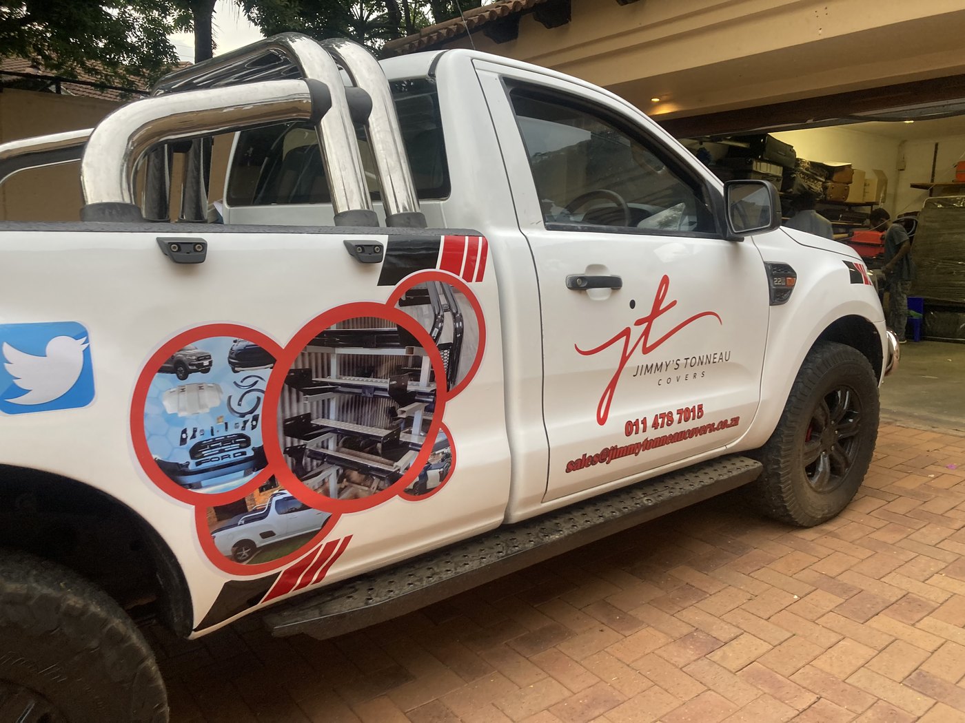 Commercial bakkie vinyl wrap with tonneau branding and contact details